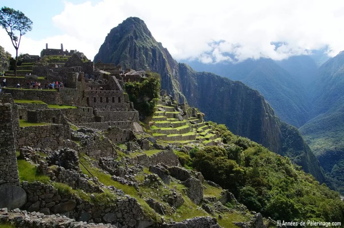 Picchu machu mountain huayna between differences hike